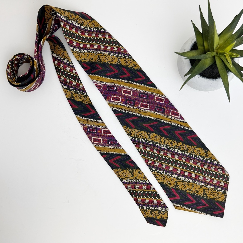 •VALENTINO•‎ Vintage 100% Silk Abstract Print Necktie